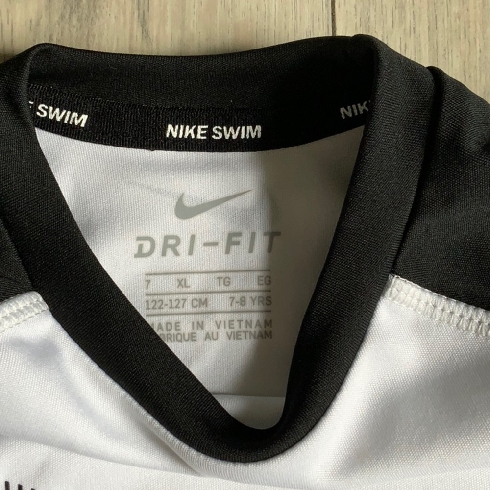 Boys 3/4 sleeve Nike swim shirt - Picture 4 of 6